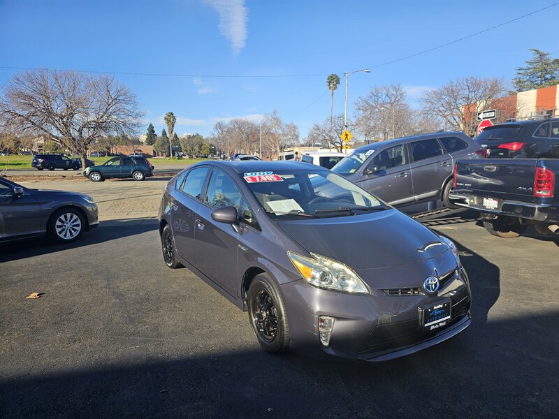 2014 Toyota Prius Two's photo