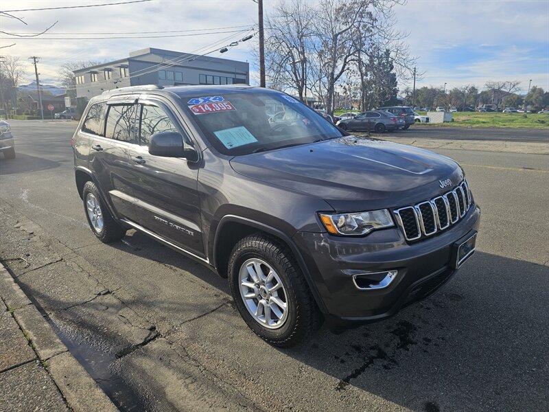 2019 Jeep Grand Cherokee Laredo  