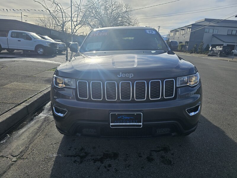 2019 Jeep Grand Cherokee Laredo  