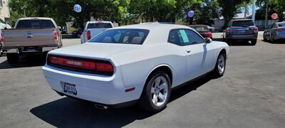 2011 Dodge Challenger SE   - Photo 7 - Redding, CA 96001