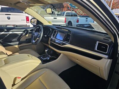 2016 Toyota Highlander XLE - Photo 8 - Redding, CA 96001