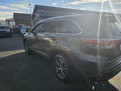 2016 Toyota Highlander XLE - Photo 4 - Redding, CA 96001