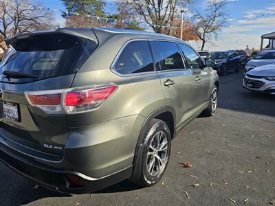 2016 Toyota Highlander XLE - Photo 6 - Redding, CA 96001
