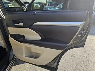 2016 Toyota Highlander XLE - Photo 11 - Redding, CA 96001