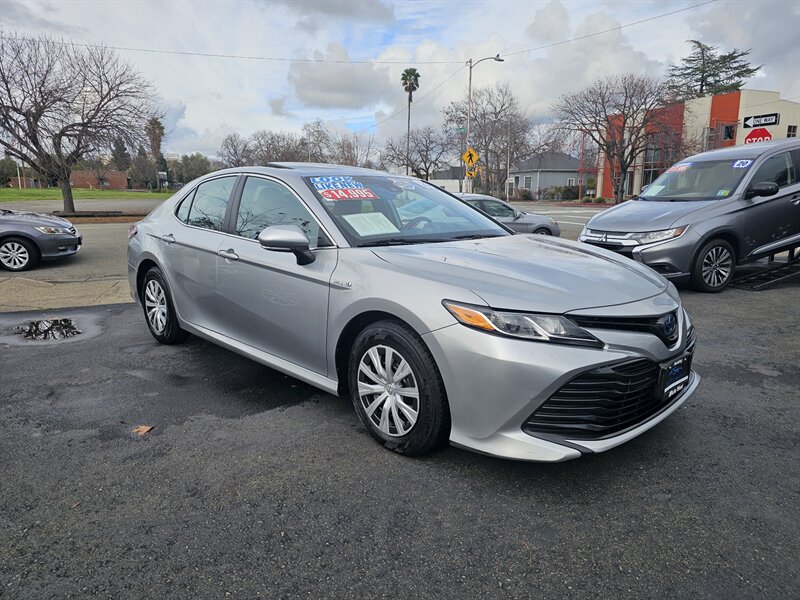 2020 Toyota Camry Hybrid LE   - Photo 1 - Redding, CA 96001