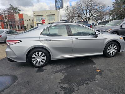 2020 Toyota Camry Hybrid LE   - Photo 8 - Redding, CA 96001