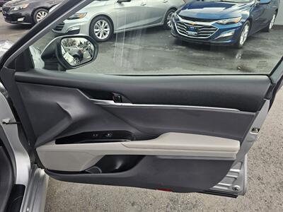 2020 Toyota Camry Hybrid LE   - Photo 10 - Redding, CA 96001