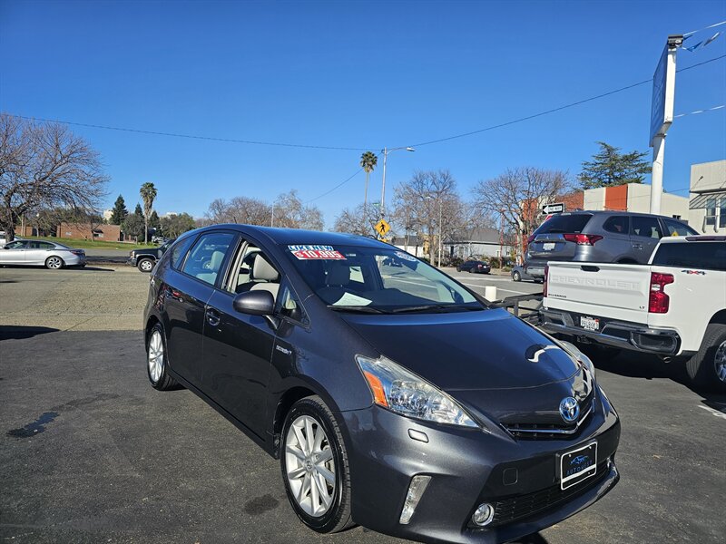 2013 Toyota Prius v Five