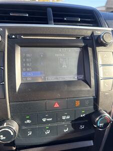 2017 Toyota Camry SE   - Photo 14 - Redding, CA 96001