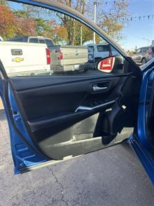 2017 Toyota Camry SE   - Photo 12 - Redding, CA 96001