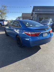 2017 Toyota Camry SE   - Photo 5 - Redding, CA 96001