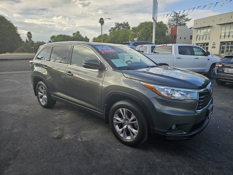 2015 Toyota Highlander XLE - Photo 1 - Redding, CA 96001