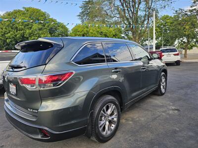 2015 Toyota Highlander XLE   - Photo 6 - Redding, CA 96001