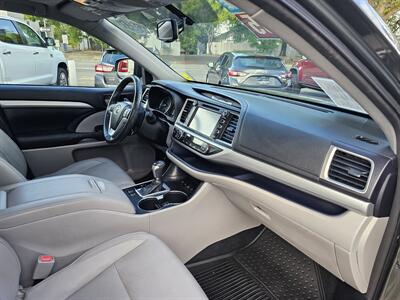 2015 Toyota Highlander XLE   - Photo 8 - Redding, CA 96001