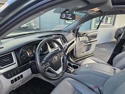 2015 Toyota Highlander XLE   - Photo 12 - Redding, CA 96001