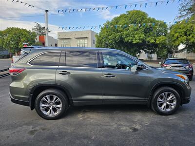 2015 Toyota Highlander XLE   - Photo 7 - Redding, CA 96001