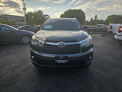 2015 Toyota Highlander XLE   - Photo 2 - Redding, CA 96001