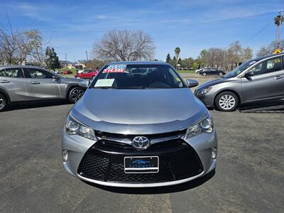 2016 Toyota Camry SE   - Photo 2 - Redding, CA 96001