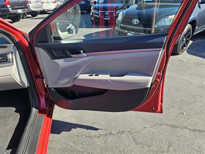 2018 Hyundai ELANTRA SEL   - Photo 9 - Redding, CA 96001