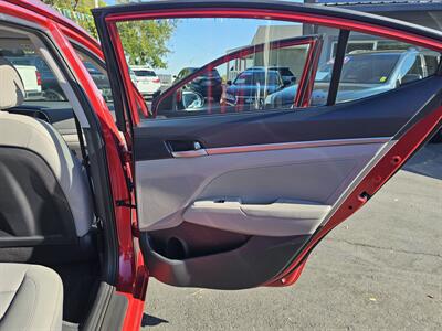 2018 Hyundai ELANTRA SEL   - Photo 11 - Redding, CA 96001