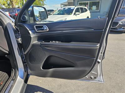 2015 Jeep Grand Cherokee Limited   - Photo 14 - Redding, CA 96001