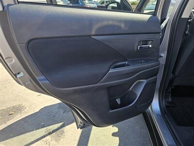 2020 Mitsubishi Outlander ES   - Photo 16 - Redding, CA 96001