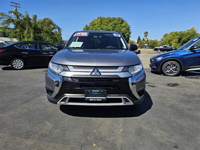 2020 Mitsubishi Outlander ES   - Photo 2 - Redding, CA 96001