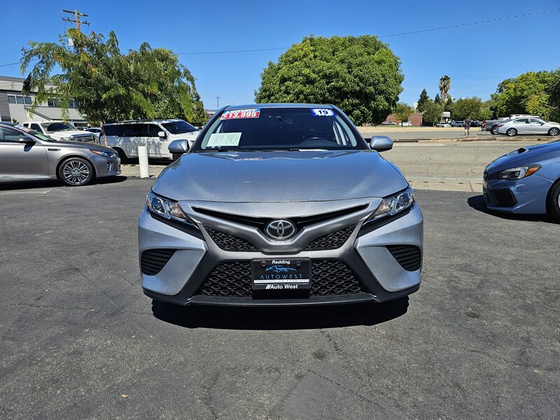 2019 Toyota Camry SE  