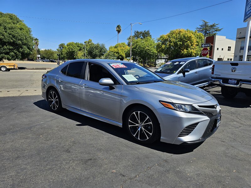 2019 Toyota Camry SE  