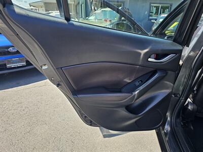 2017 Mazda Mazda3 Touring   - Photo 13 - Redding, CA 96001