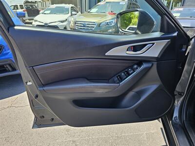 2017 Mazda Mazda3 Touring   - Photo 15 - Redding, CA 96001
