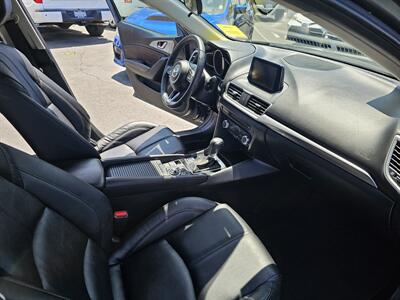 2017 Mazda Mazda3 Touring   - Photo 9 - Redding, CA 96001