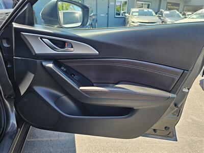 2017 Mazda Mazda3 Touring   - Photo 10 - Redding, CA 96001