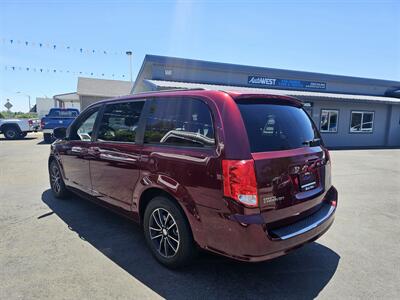 2018 Dodge Grand Caravan GT   - Photo 5 - Redding, CA 96001