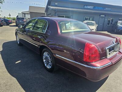2006 Lincoln Town Car Designer Series - Photo 2 - Redding, CA 96001