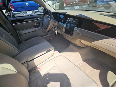 2006 Lincoln Town Car Designer Series - Photo 6 - Redding, CA 96001