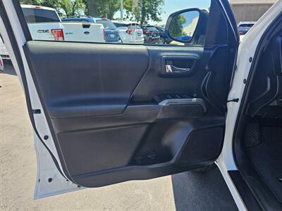 2019 Toyota Tacoma TRD Off-Road   - Photo 13 - Redding, CA 96001
