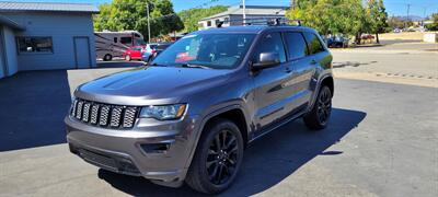 2018 Jeep Grand Cherokee Altitude   - Photo 2 - Redding, CA 96001