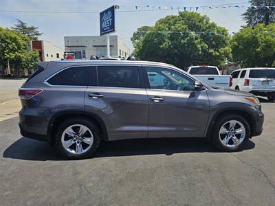 2016 Toyota Highlander Platinum   - Photo 8 - Redding, CA 96001