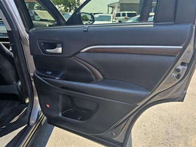 2016 Toyota Highlander Platinum   - Photo 12 - Redding, CA 96001