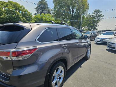 2016 Toyota Highlander Platinum   - Photo 7 - Redding, CA 96001