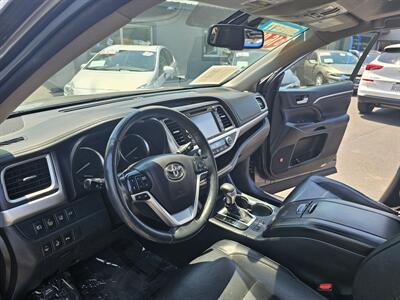 2016 Toyota Highlander Platinum   - Photo 18 - Redding, CA 96001
