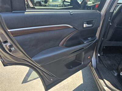 2016 Toyota Highlander Platinum   - Photo 17 - Redding, CA 96001