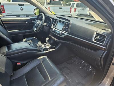 2016 Toyota Highlander Platinum   - Photo 9 - Redding, CA 96001