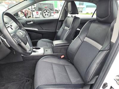 2014 Toyota Camry SE   - Photo 4 - Everett, WA 98201