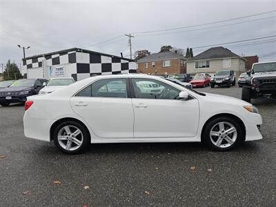 2014 Toyota Camry SE   - Photo 11 - Everett, WA 98201
