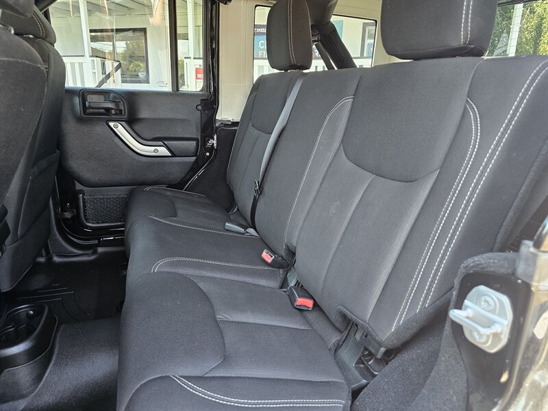 2015 Jeep Wrangler Unlimited Rubicon - Photo 5 - Everett, WA 98201