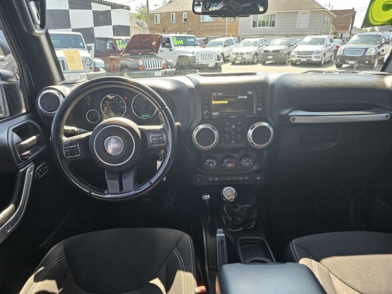 2015 Jeep Wrangler Unlimited Rubicon - Photo 6 - Everett, WA 98201