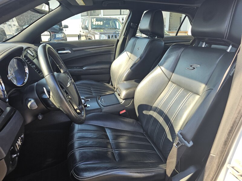 2016 Chrysler 200 S - Photo 4 - Everett, WA 98201