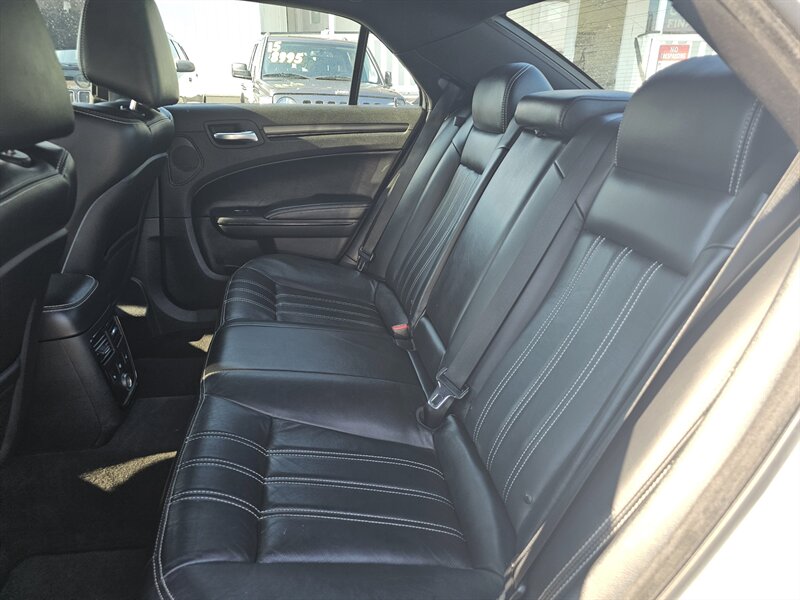 2016 Chrysler 200 S - Photo 5 - Everett, WA 98201